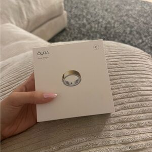 Oura Ring 4 in Gold